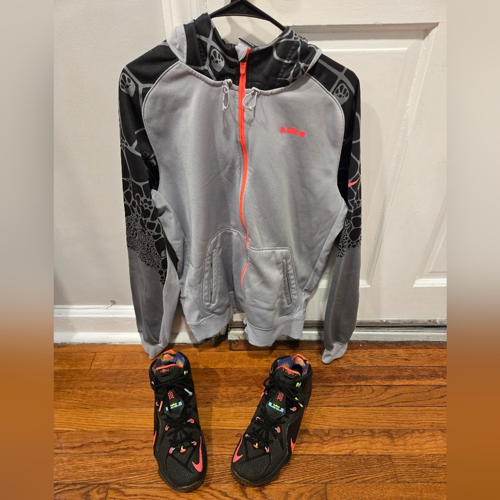 Men's Nike Lebron Sneaker and Hoodie Set - Picture 2 of 14